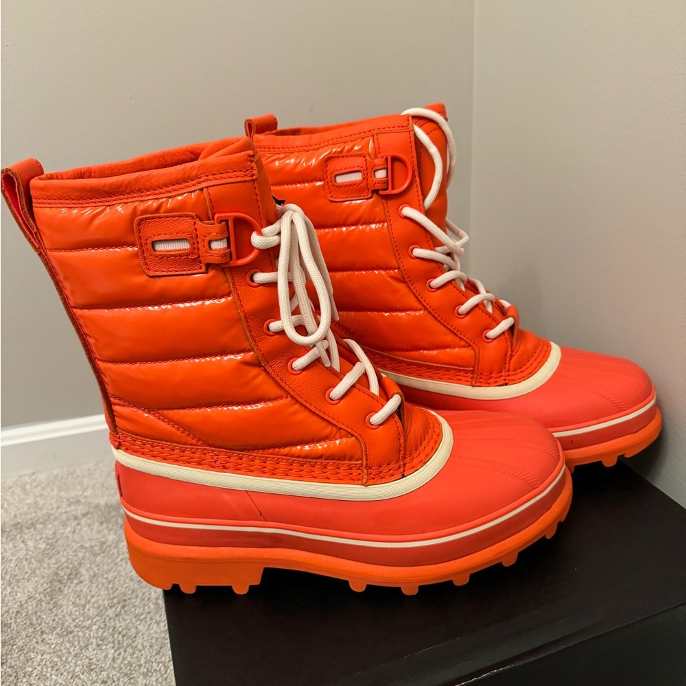 Women’s Sorel boots! Insulated, never worn! Size 9